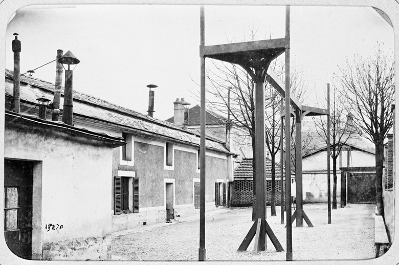 La faïencerie : vue d'une cour non localisée.