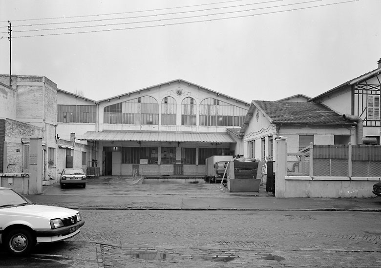 Façade sur la rue Maurice-Gunsbourg.