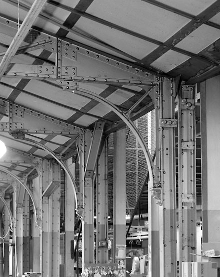 Détail de la structure métallique de la halle.