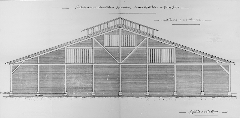 Ateliers à construire : pignon du bâtiment en bois.