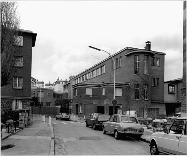 Façade postérieure du groupe scolaire Albert-Thomas.