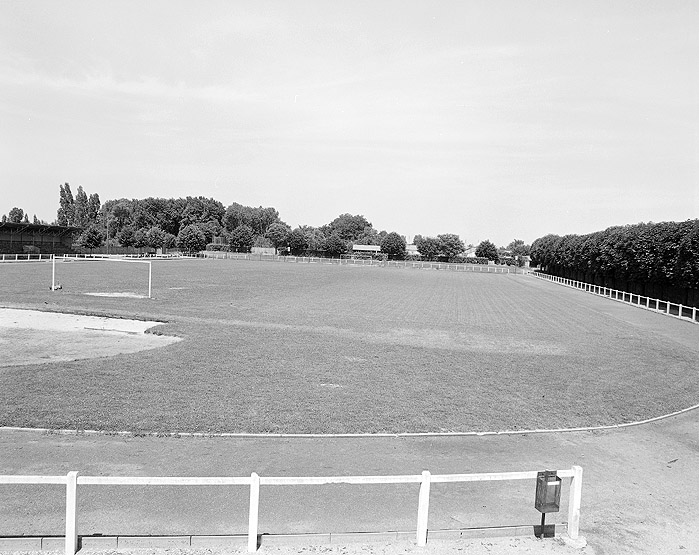 Vue de la piste prise de l'entrée.