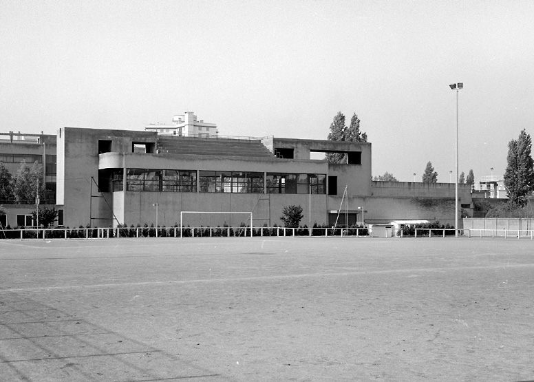 Vue du gymnase, prise de l'intérieur du stade.