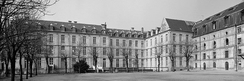 Façade nord et aile ouest en retour d'équerre du pensionnat du Sacré-Coeur.