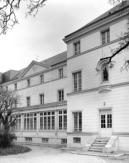 Bâtiment oriental du couvent des Bénédictines transformé vers 1841.