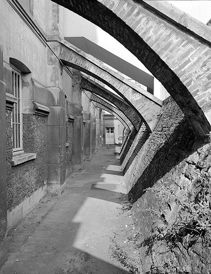 Cour anglaise côté nord du pensionnat.