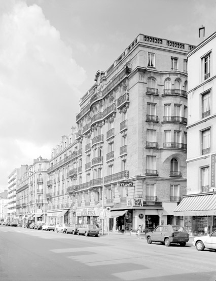 Vue de l'avenue, côté Charenton, en direction du bois de Vincennes.