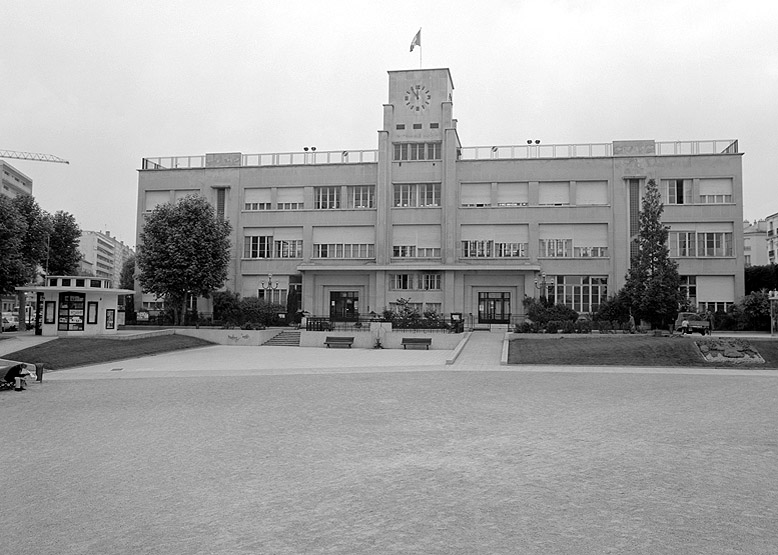 École primaire, école secondaire (école de garçons et de filles) dite école du Centre