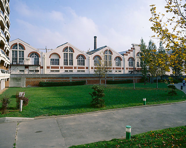 Façade postérieure des chais sur l'ancienne cour Valentin.