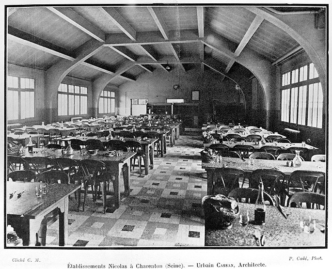 Intérieur de la cantine.