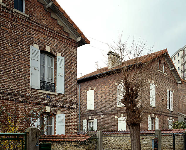 Vue des pavillons de la cité ouvrière.