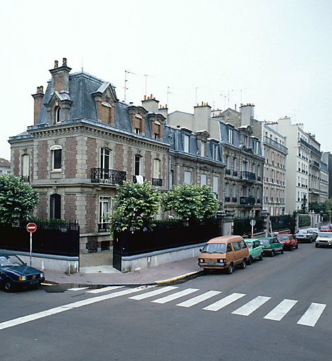 Vue de l'avenue, côté pair en venant du bois de Vincennes.