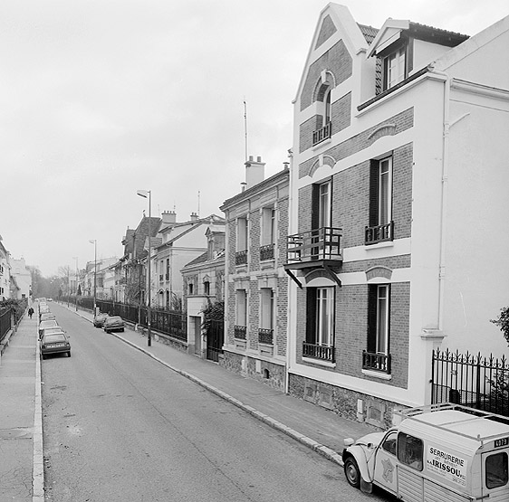Vue de la rue, côté pair ou sud.