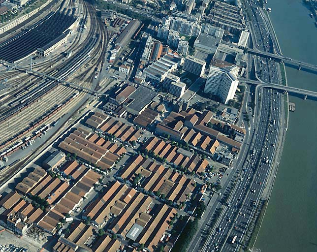Vue aérienne sur la Compagnie du Parc de Bercy, aujourd'hui démolie.