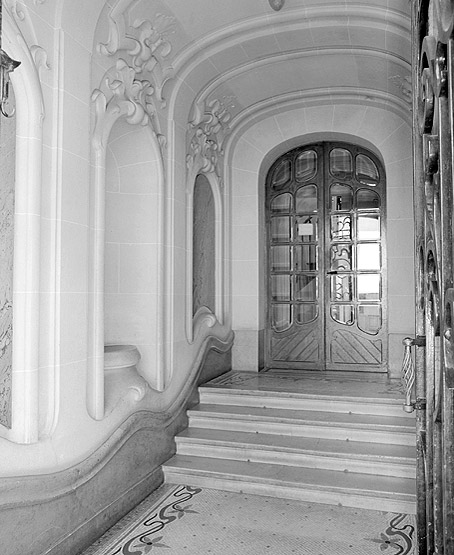 Hall d'entrée rue du Général-Leclerc.