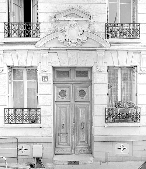 Porte bâtarde, 14 rue Victor-Basch.