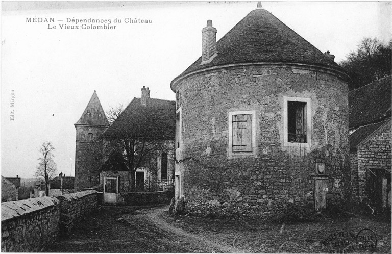 Vue du colombier dépendant de la ferme du château.