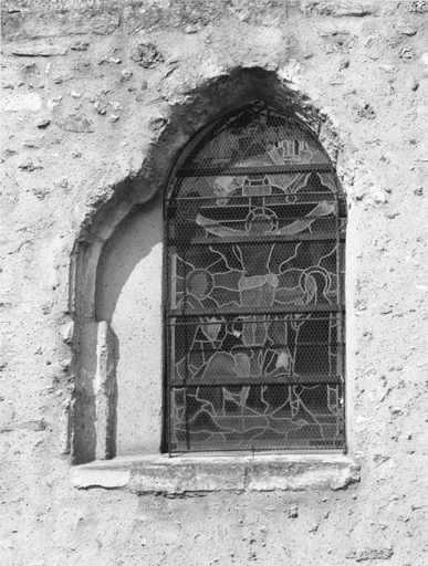 Vue de la fenêtre du mur est de la chapelle Sainte-Geneviève (actuellement sacristie).