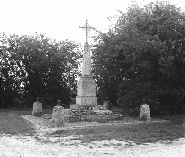 Croix de chemin dite Croix Saint-Jacques