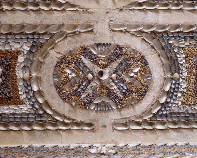 Détail du décor de coquillage (motif de la niche latérale droite).