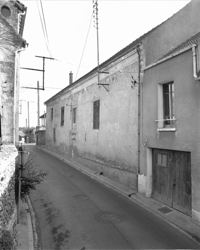 Vue d'un mur gouttereau quasiment aveugle.