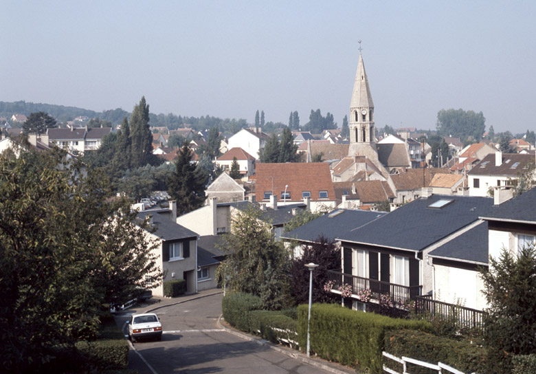 Le centre vu depuis le site du château de la Brunetterie.