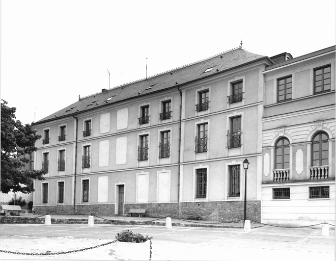 Vue de la façade sur rue.