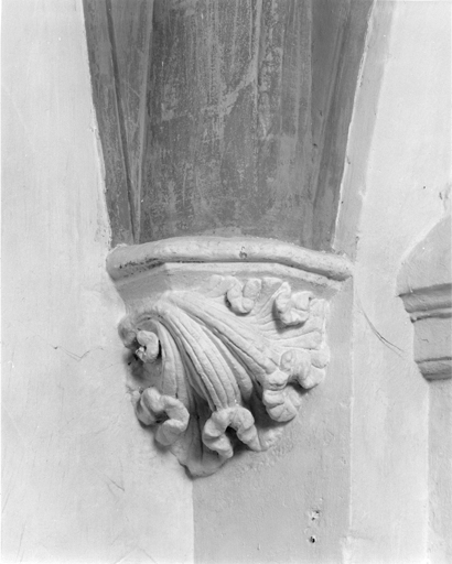 Chapelle de la vierge : vue du culot avant droit.