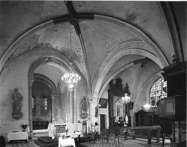 Vue intérieure du choeur, du croisé et du transept sud.