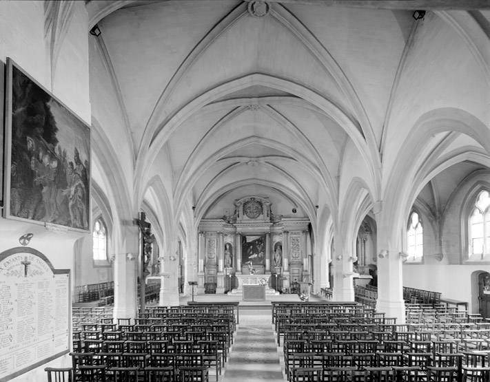 Vue intérieure en direction du choeur.