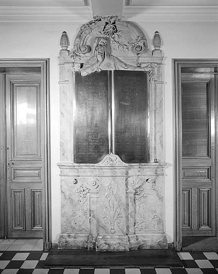 Monument aux morts : de la guerre de 1914-1918, encastré