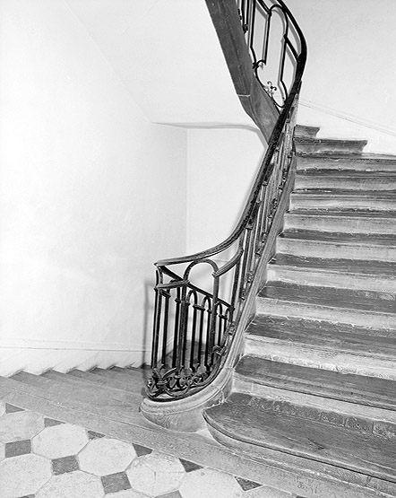 Vue de l'escalier au premier étage.