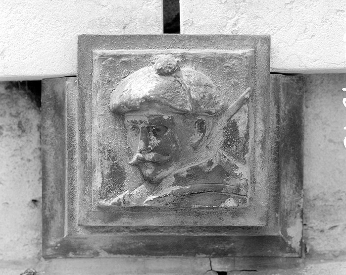 Détail d'un crampon : le fusilier marin.