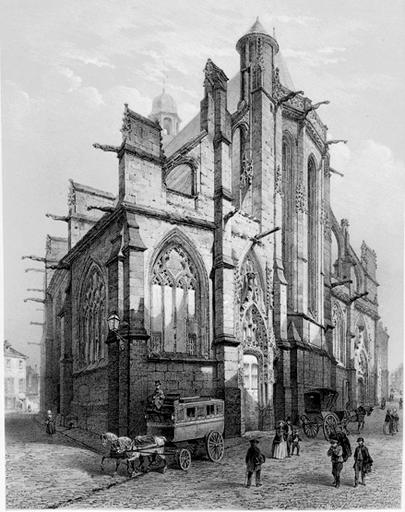 La façade orientale de l'église, sur la rue Saint-Aspais.