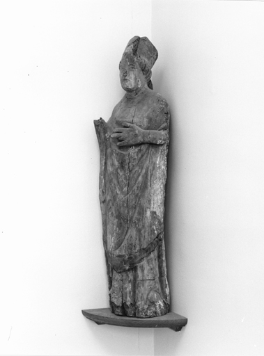 Vue de trois-quarts gauche.