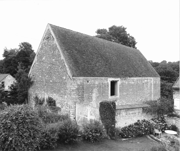 Grange située à l'emplacement de l'ancienne grange dimière.