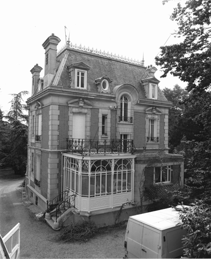 Maison de campagne d'inspiration classique : vue de la façade arrière d'inspiration classique.