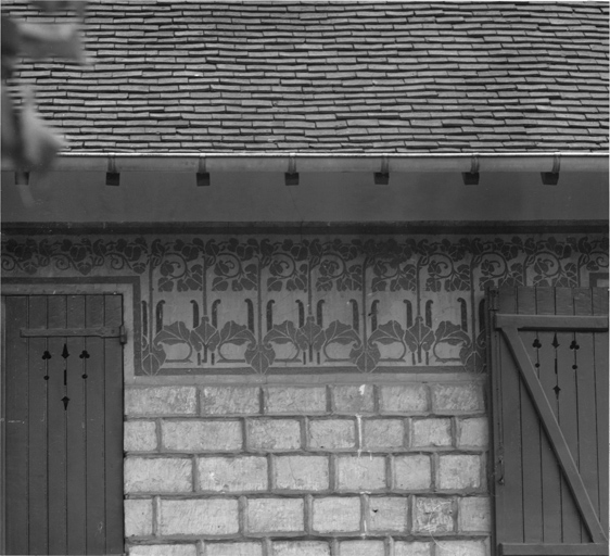 Détail du décor de la façade postérieure.