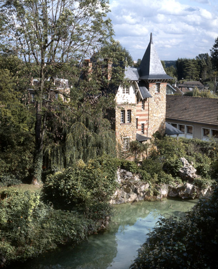 Vue de la façade postérieure.