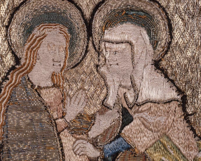 Détail des orfrois du dos : la Vierge et sainte Elisabeth (la Visitation).