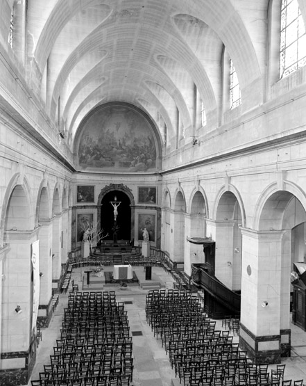 Vue intérieure vers le choeur prise depuis la tribune d'orgue.