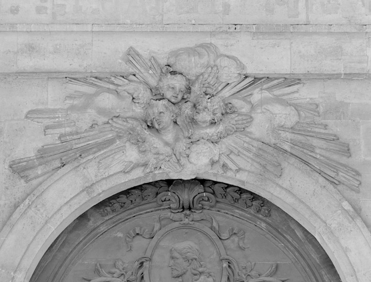 Porte, tympan, 2 vantaux (décor d'élévation extérieure)