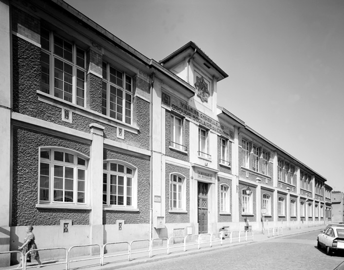 Elévation antérieure des écoles primaires.