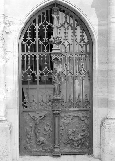 Vautaux (6), clôture : Vierge à l'Enfant, chemin de croix, statuette