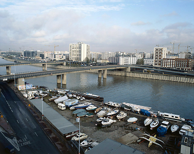 Vue d'ensemble prise du côté d'Ivry-sur-Seine, vue est.