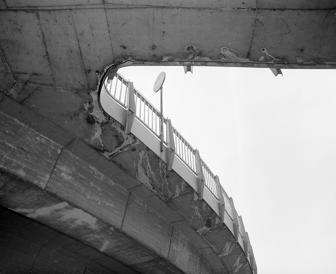 Détail des garde-corps sur la rampe d'accès ouest, côté Charenton-le-Pont.