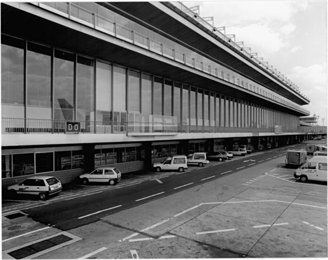 1992, Orly-Sud coté piste, vue prise depuis le sud est.