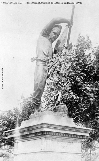 Détail de la sculpture du marin.