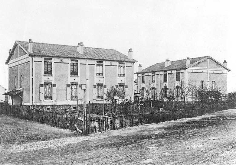 La faïencerie : vue d'ensemble de maisons ouvrières jumelées par 4 dans le quartier des Gondoles.