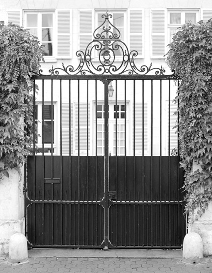 Vue du portail du 2, rue Auguste-Blanqui.